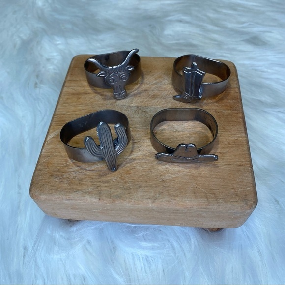 4 Silver Metal Western Cowboy Hat Desert Cactus Boots Napkin Rings - Picture 2 of 4